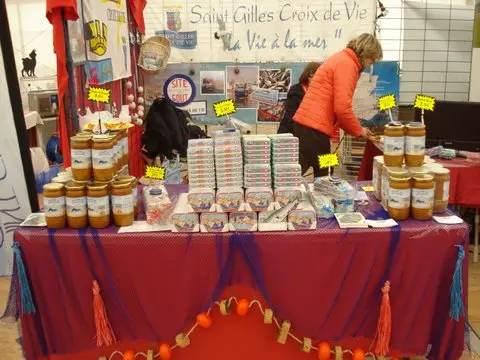 Des produits en vente lors d'une foire